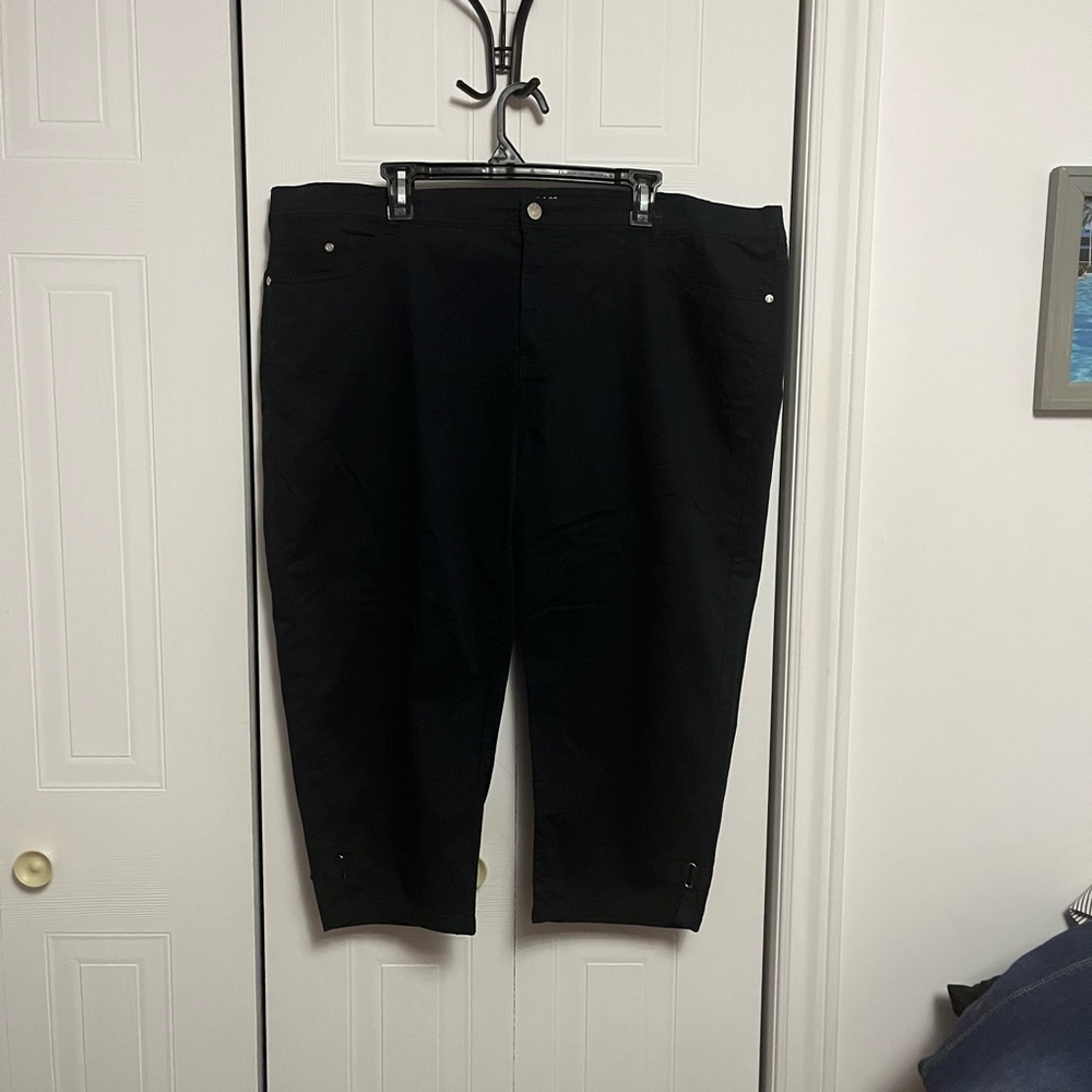 # 119 Navy Cropped Pants with Tapered Leg